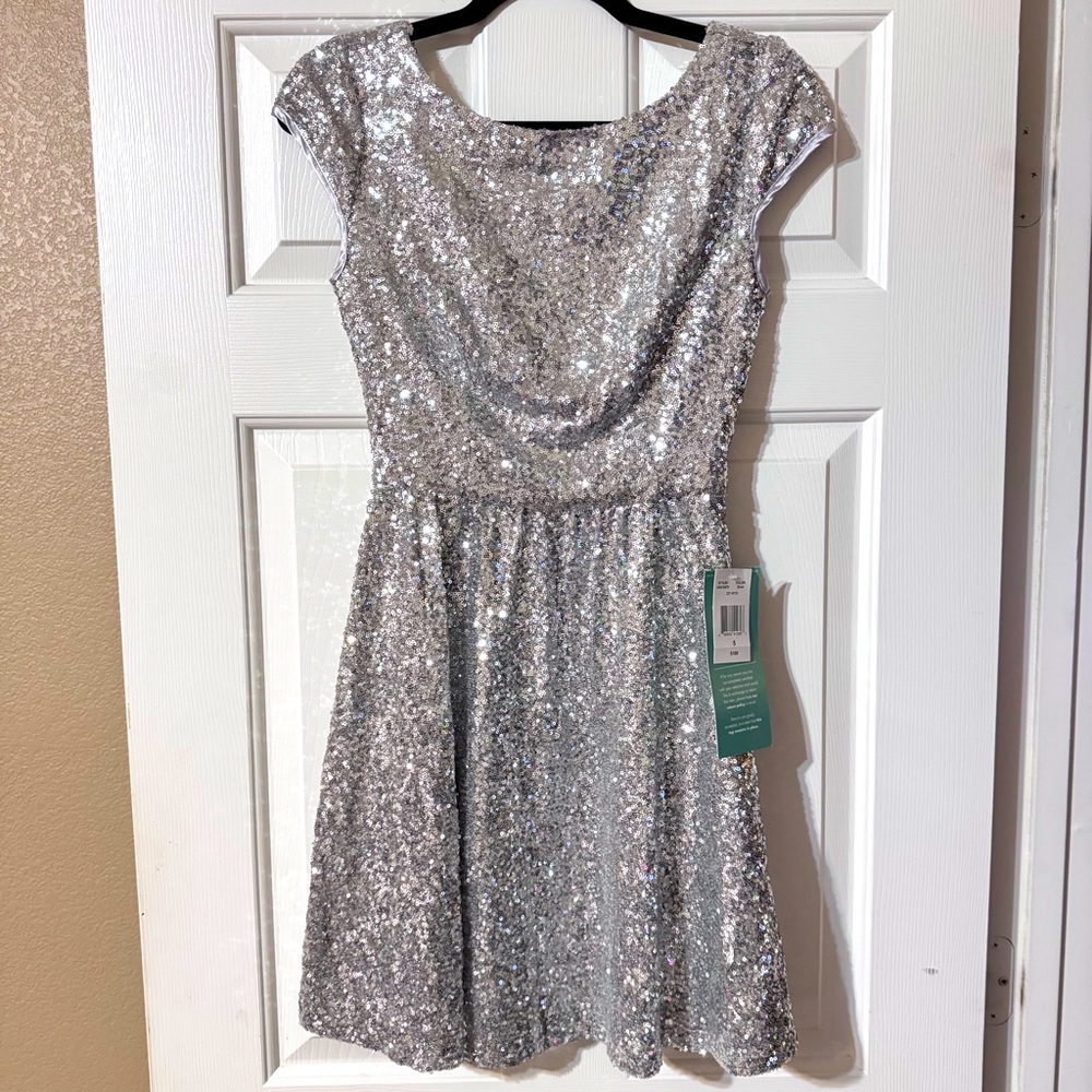 NWT B. Smart Silver Sequin Cap Sleeve V-Back Dress Juniors Size 5 Party Holiday